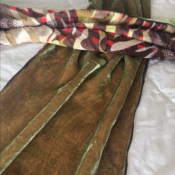 Caron Miller Silk & Olive Green Crushed Velvet Scarf - Picture 3 of 4
